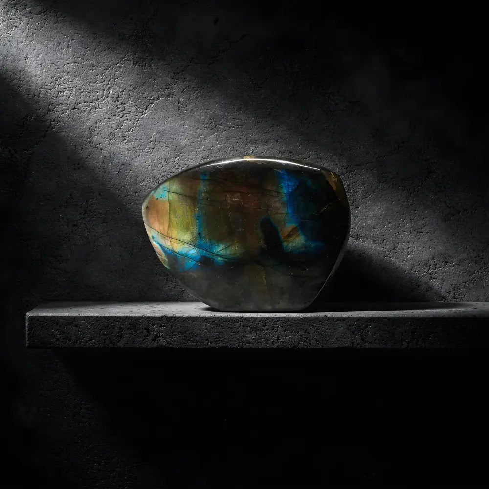 Labradorite - Vertus Bienfaits et Propriétés - Pierre et Cristaux