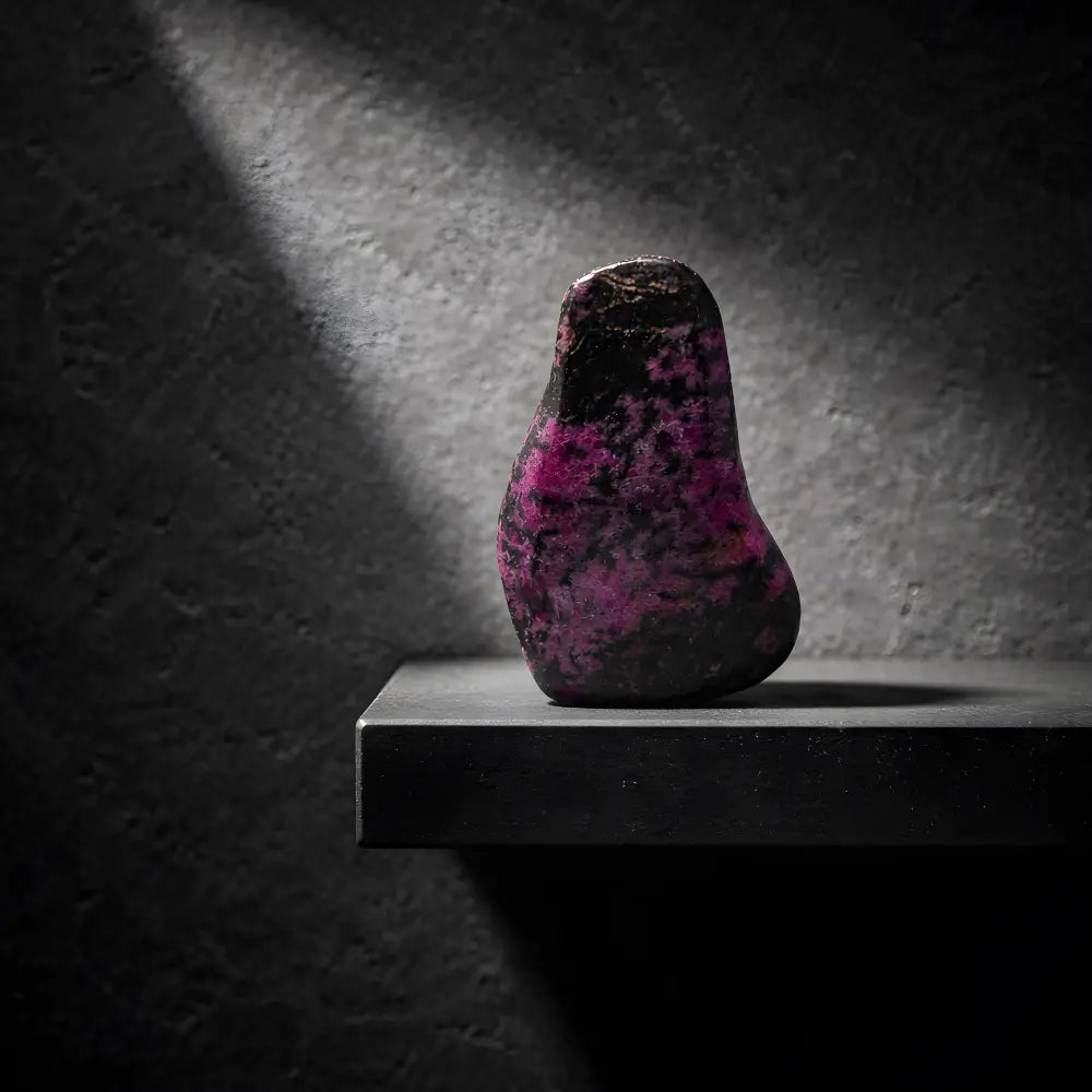 Rhodonite - Vertus Bienfaits et Propriétés - Pierre et Cristaux